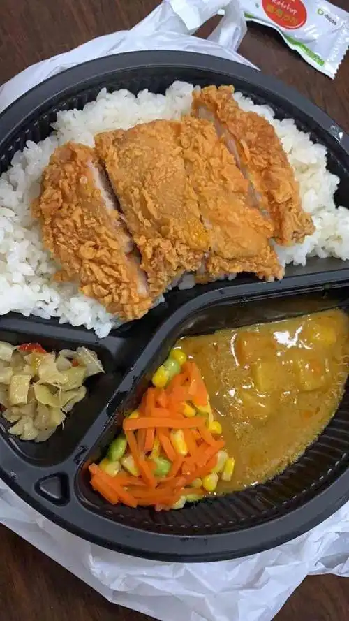 打分 德克士外卖咖喱鸡饭打拉,分量比较足,还不错