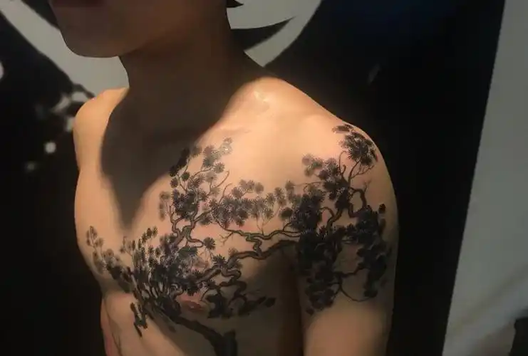 遇刺青字纹身图片tag标签:纹身师:andy纹身店:遇刺青岁寒三友未