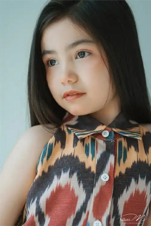 被小姑娘的眼神电到了