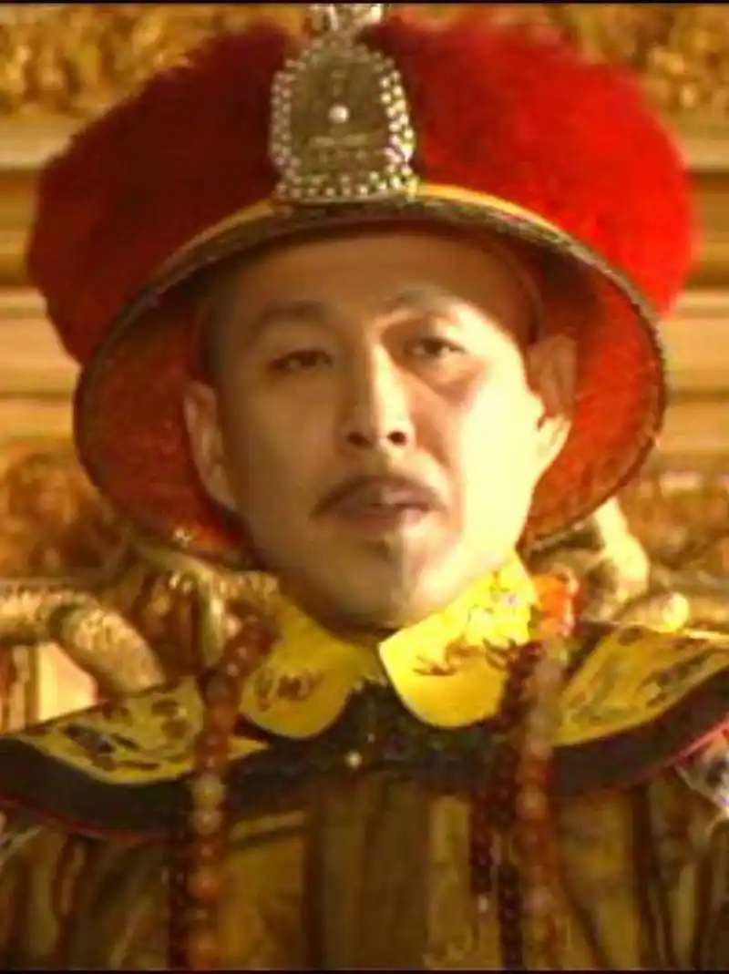 陈道明饰演康熙的时候,吸引我的是他的声音,字字句句,都透着霸王的