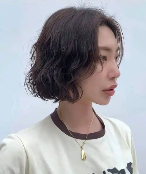 " 短发全头烫 " ,简单很耐看._发型_中国_jfxxsp