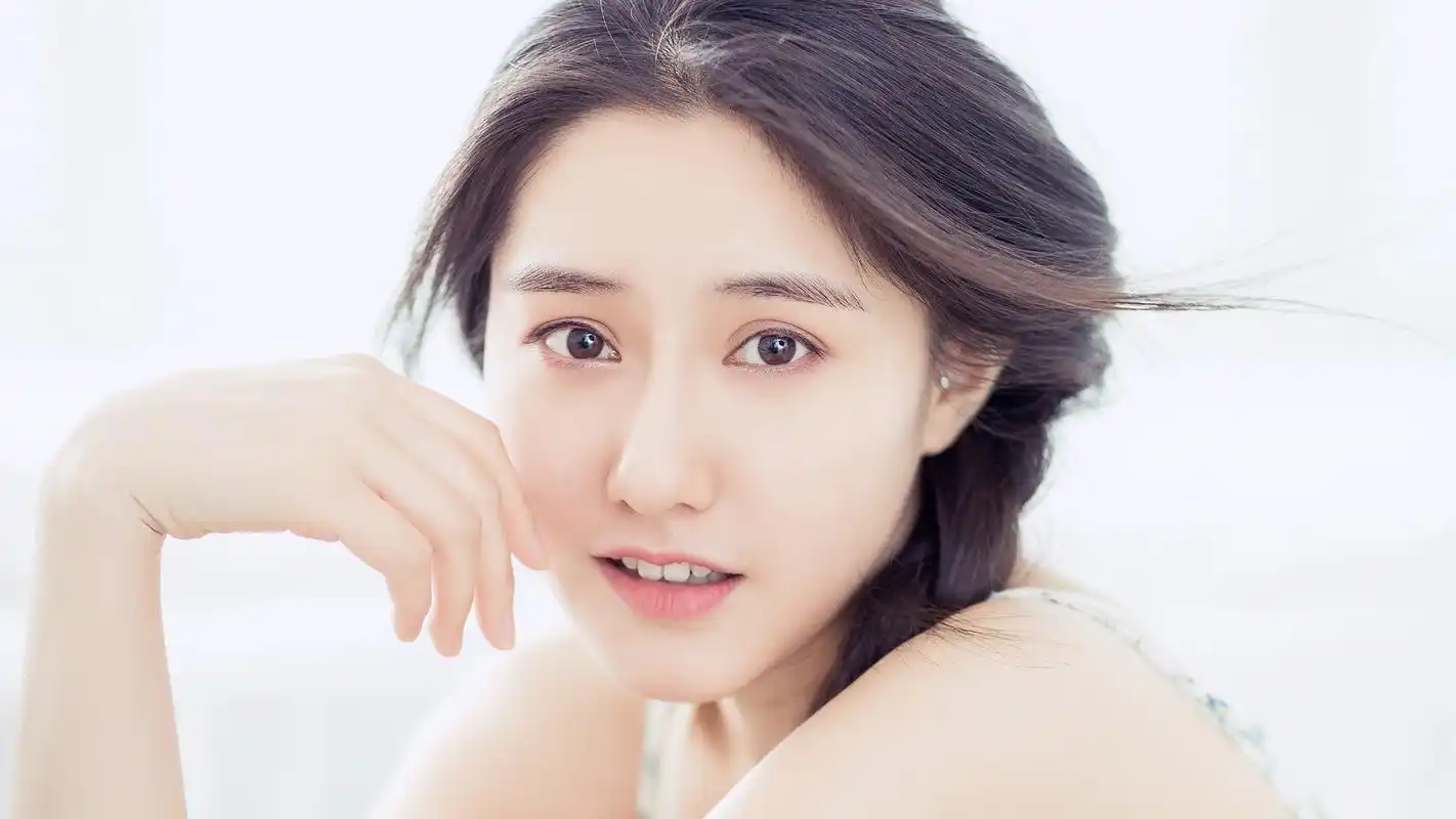 清纯白皙小清新美女唯美高清桌面壁纸