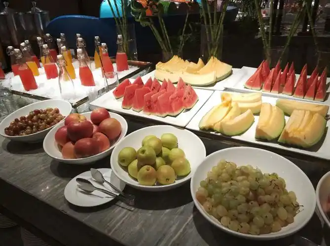 2022万达文华酒店自助餐美食餐厅,饮料非常丰富,俄罗斯的格瓦.