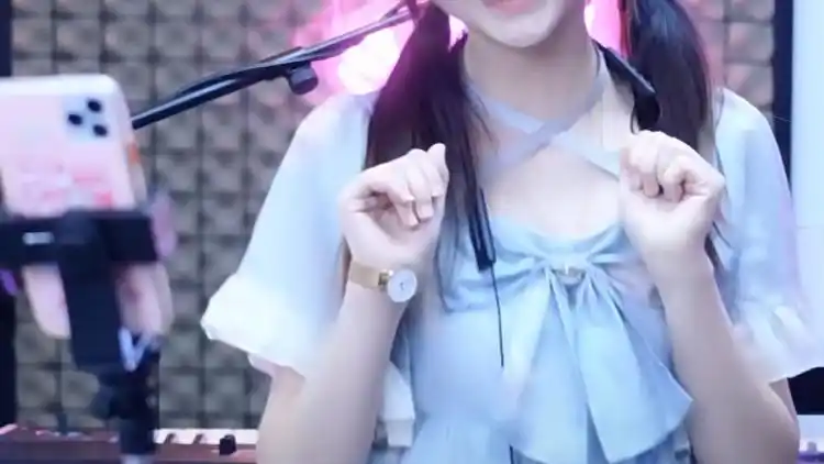 蓝光乐队丹丹跳舞了