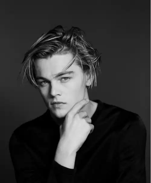 肖战成为全球最帅男人,网友舆论炸了锅,评论区10000条质疑