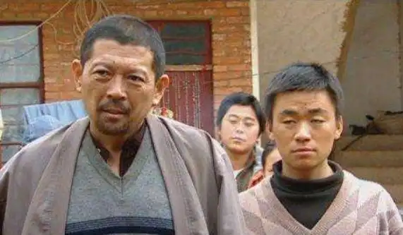 《士兵突击》许百顺,农民父亲最后的掘强!