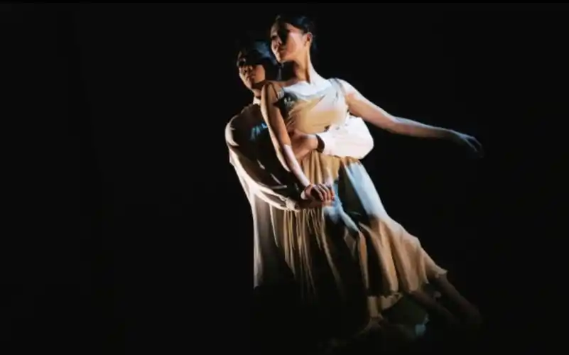 北京舞蹈学院 青年舞团 双人舞《春去秋来》编导:汪子涵 陈萌 演员:何