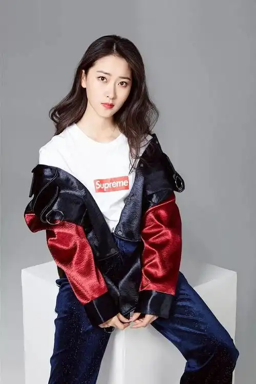 何雨虹气质典雅清新脱俗