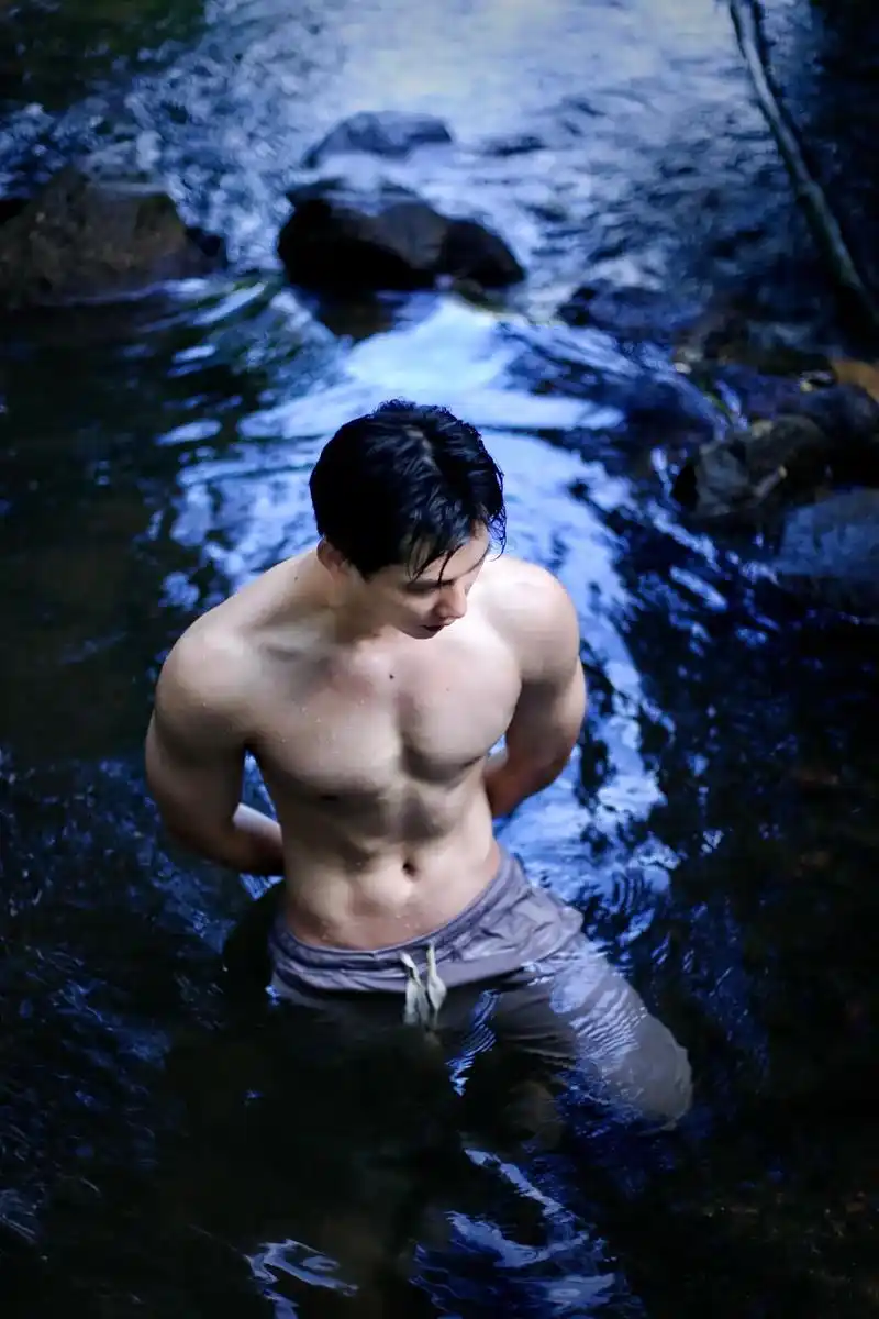 少年知道夏天不会再回来.#腹肌 #体育生 #小狼狗 #185 - 抖音