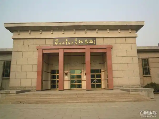 离开白求恩纪念馆, 有一座华北军区革命烈士纪念亭亭子的全貌正面亭中