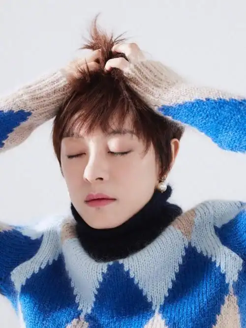 的气氛却丝毫不影响她的女神气质绝对是明星中最美的方脸女明星了吧