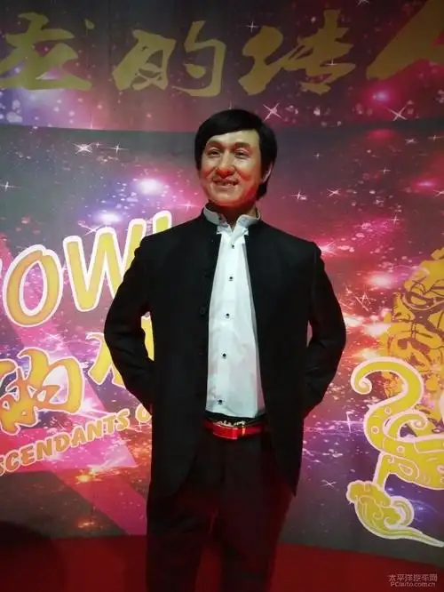 一个很有意思的景点,和名人蜡像合影是件很奇妙的事情.成龙更是很逼真