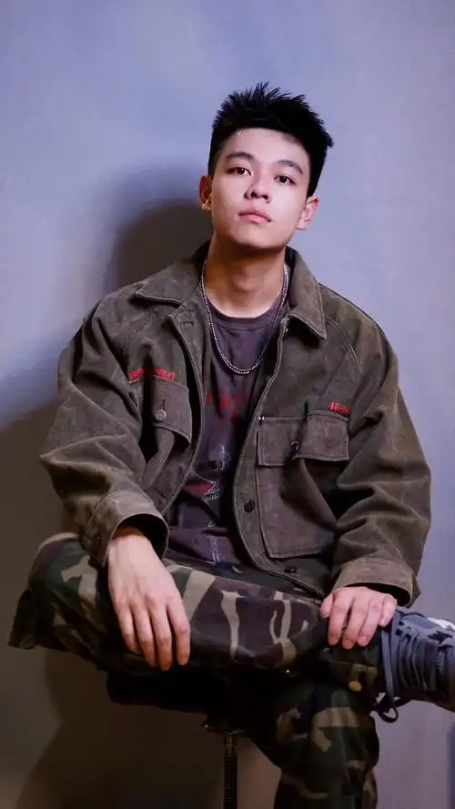 说唱新世代的综艺之王著名高抬腿表演艺术家周密是如何跨上央视的