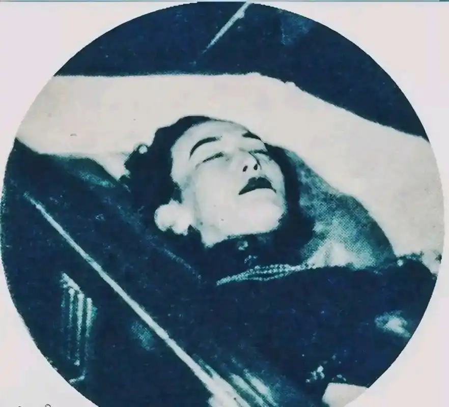 这是1957年,周璇因病去世留下一张罕见的遗容照,这年她在虹桥疗养院