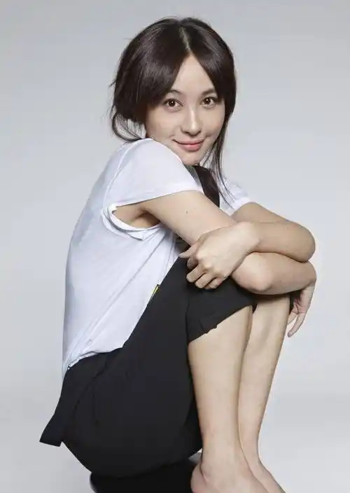 李菲儿33岁了,却还是单身,李菲儿一句晓明哥,背后没那么简单