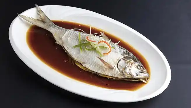 张爱玲为什么要"恨鲥鱼多刺"?