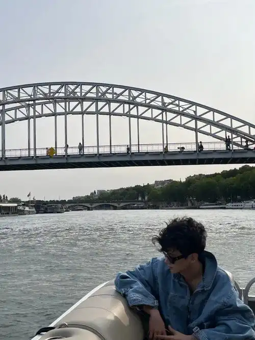 白敬亭#近期私服ootd合集白敬亭的穿搭风格很符合风象星座的性格抖