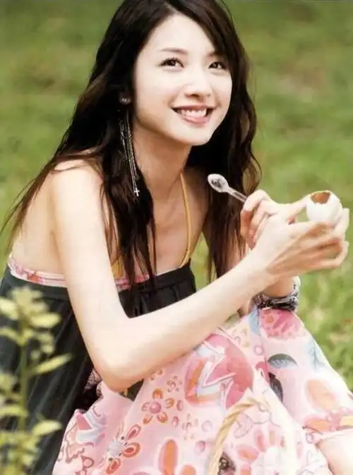 炎明熹的《蜚蜚》如时光机,将我们带回到了华语乐坛那段热血激荡的