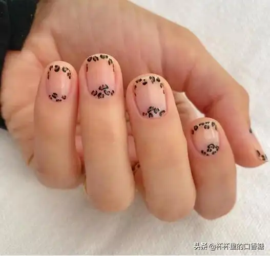 美甲彩绘图片大全简单(20款气质百搭又耐看的美甲造型推荐)(6)