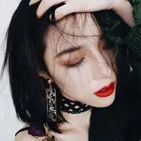 烈焰红唇半脸女生头像_微信头像图片大全