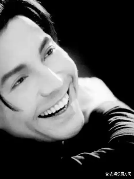 林青霞为他打一夜麻将,王祖贤当众犯花痴,71岁的他与狗相伴