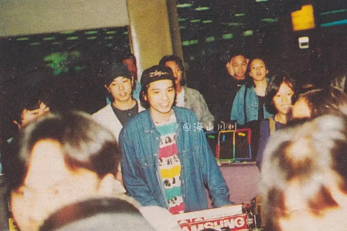 可以攬住合影,羨慕兩個字已經說倦了06 #beyond #黄家驹 #黄家强