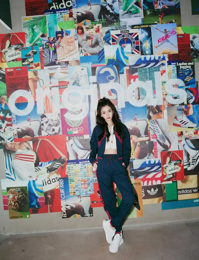 杨颖不过扎了一个马尾发型就美回18岁,运动装"炫腹"酷劲十足