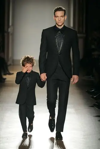 爸爸去哪儿 t台亲子秀甜蜜卖萌