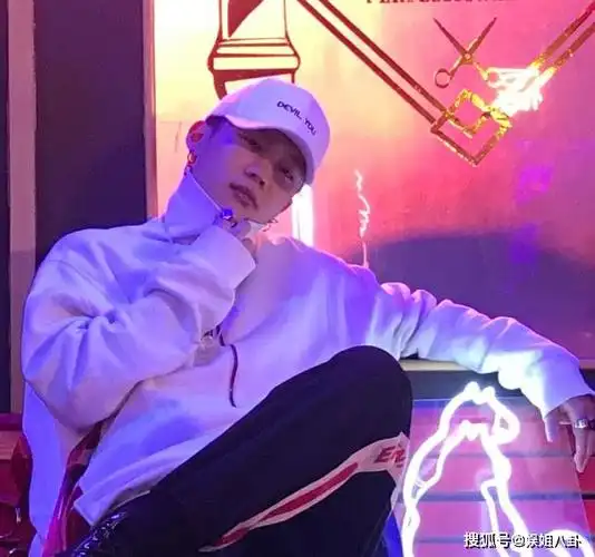 pgone太皮了曝出和李小璐秀恩爱后又出来蹭热度被骂不要脸