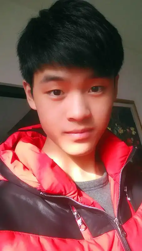 脸上有红色的小块 15岁左右的男生脸为什么会粗糙,会有红色小点