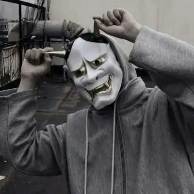 ㄕㄜ:人总是在夜晚崩溃_男生头像_我要个性网