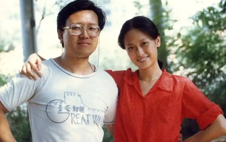 原创56岁左翎近照被誉为中国第一青衣二婚与丈夫签协议获幸福