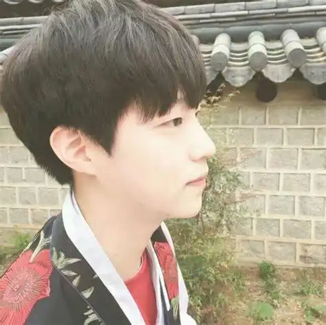 高颜值的初中校草男神小帅哥完美侧脸背影头像图片(1)_帅哥头像