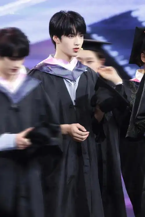 毛不易时代少年团张婧仪唱入海##央视镜头下的刘耀文视频