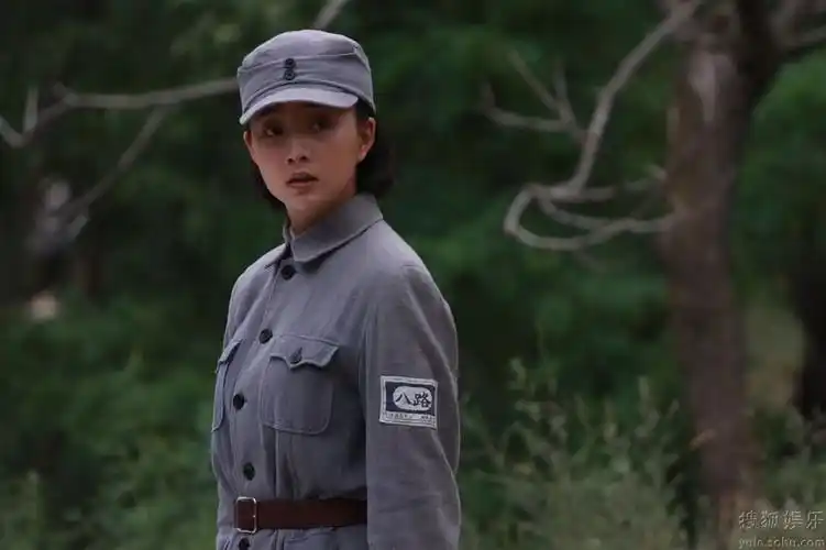 p>殷桃,1979年12月6日出生于重庆市,中国内地女演员,毕业于 a target