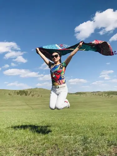 来get草原拍照新姿势,仅供参考!高难度动作,请勿模仿