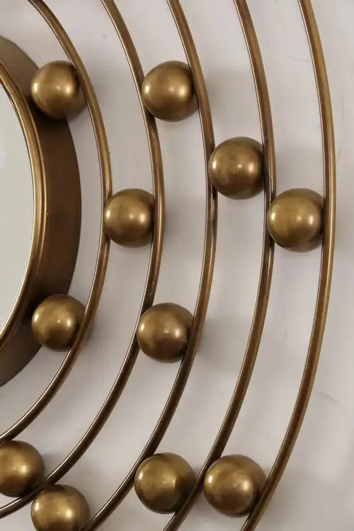 漂亮的古董金色 铁的金属