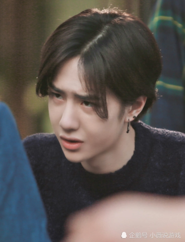 有种被迫营业叫王一博带发卡带上花环的那刻瞬间变王甜甜