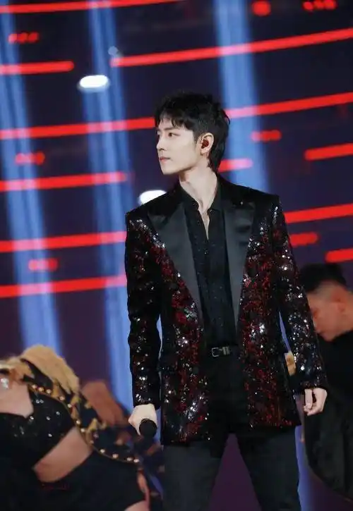 在近期播出的综艺节目《王牌对王牌》中,肖战以特别的惊喜方式惊喜