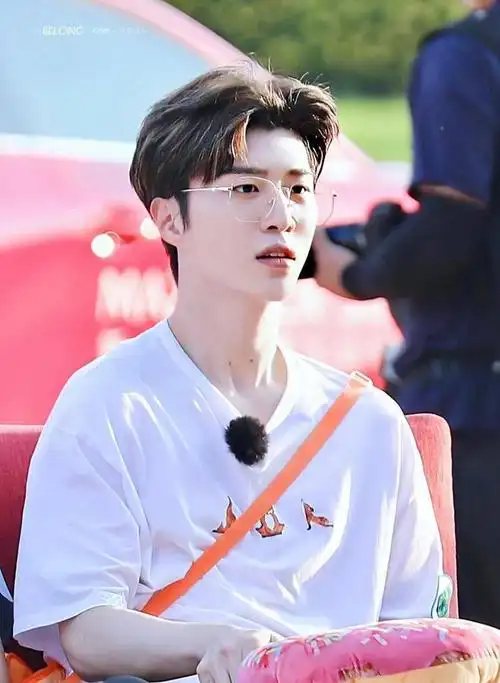 范丞丞资源大涨得罪一哥,亲姐都无可奈何|影视圈|程潇_网易订阅