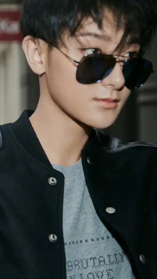 黄子韬帅气个性写真图片手机壁纸 - tt98图片网