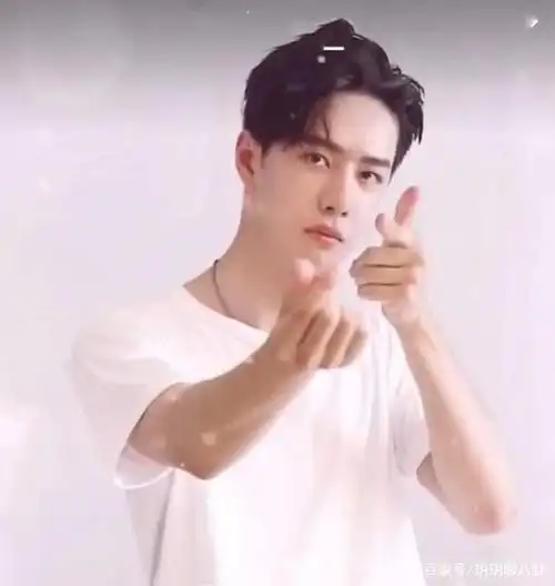 王一博更新视频动态,庆祝520对粉丝比心,粉丝:福利满满