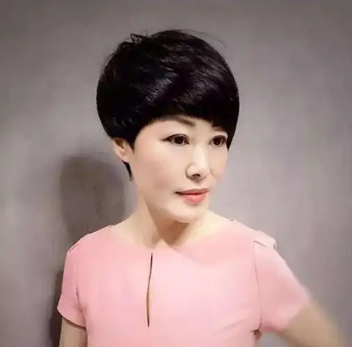适合4050岁女人短发发型简约时尚又有女人味洋气减龄又高级