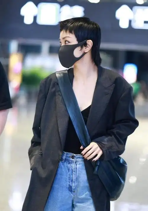 女生剪短发也太帅了郭采洁穿宽肩西装配牛仔裤看不出有30