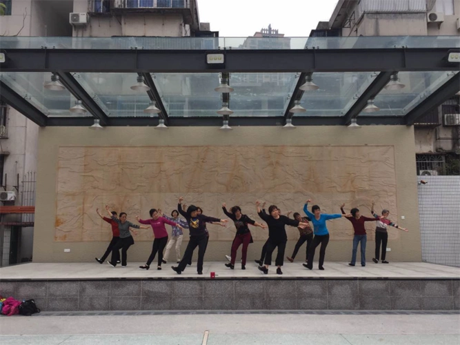 舞动夕阳,民族舞蹈让老年人乐起来