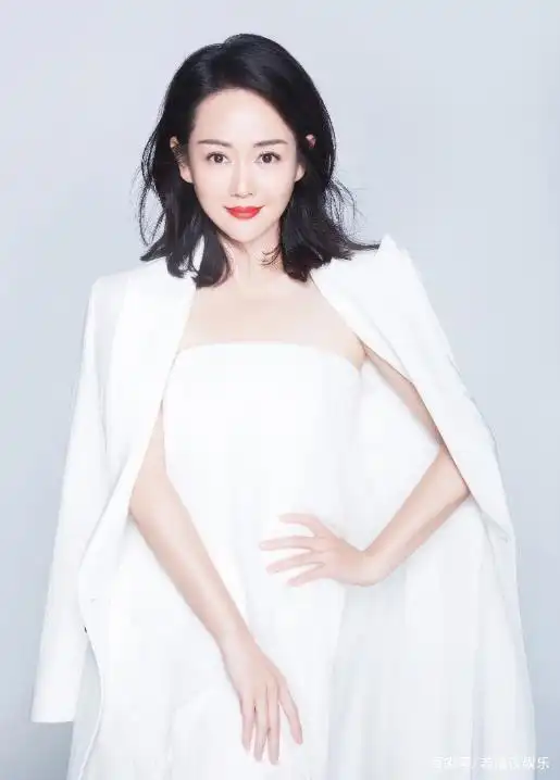 张定涵:身材玲珑有致,时尚辣妈,神秘性感