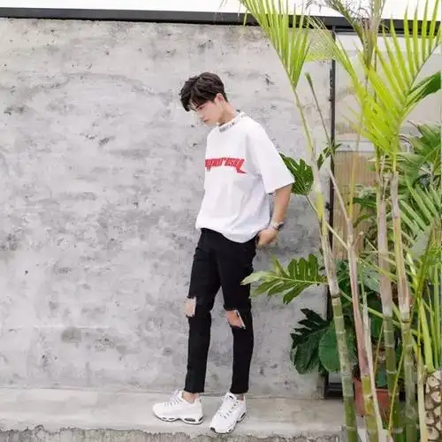 夏季如何搭配男生牛仔裤潮男们都这样穿