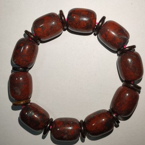 红伊丁陨石磁性桶珠手串有点瑕疵不影响功效美观规格:1.7×1.4cm