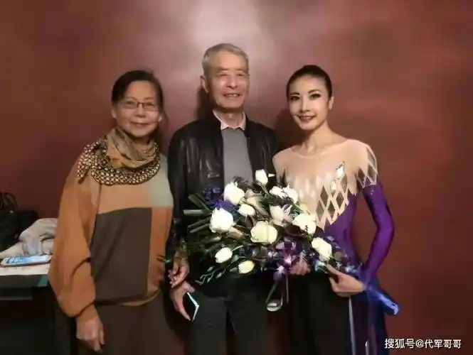 46岁谭元元美国大婚,嫁给小8岁其貌不扬富豪,曾被曝插足他人婚姻