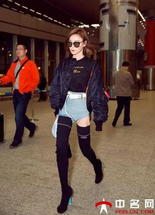 张馨予最新街拍 过膝长靴花式秀长腿